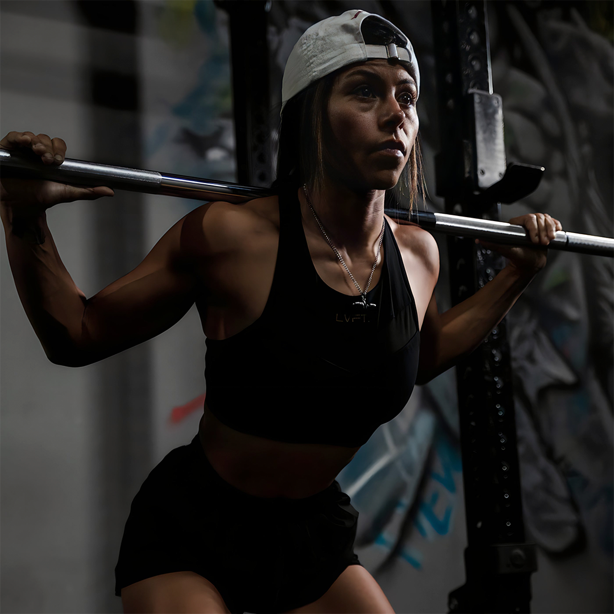 Mujeres y entrenamiento en el gimnasio